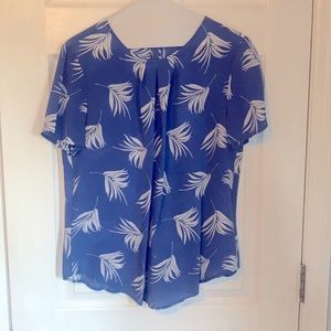 🦋Ann Taylor silk sky blue&white top